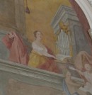 Femme jouant de l'orgue, une peinture murale du 18ème s. dans l'église. Cliché personnel