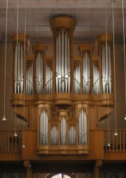 Une vue exactement de face de l'orgue (au zoom). Cliché personnel