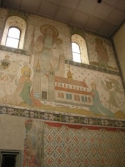 Vue partielle des peintures murales à gauche dans le choeur. Cliché personnel