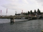 Le pont sur le Rhin reliant les rives droite et gauche. Cliché personnel