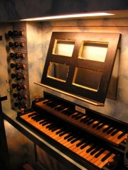 Autre vue de la Console de l'orgue Ahrend. Cliché personnel
