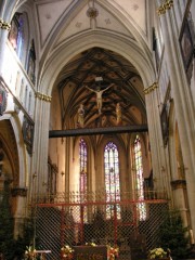 Vue de l'entrée du choeur depuis la nef. Cliché personnel (12.2008)
