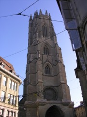 Vue de la tour frontale de la cathédrale. Cliché personnel (déc. 2008)