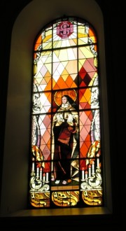 Vitrail de Ste Thérèse d'Avila par E. Beretta. Cliché personnel