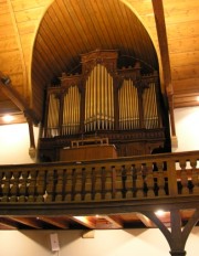 Vue de l'orgue Kuhn depuis la nef. Cliché personnel
