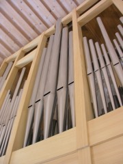 Vue de la façade de l'orgue en contre-plongée. Cliché personnel