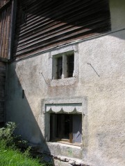 Fenêtre d'une ferme au Mont-Cornu. Cliché personnel