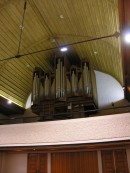 Vue de l'orgue Mingot du Temple de Peseux. Cliché personnel (mars 2009)