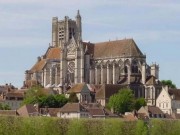 Cathédrale d'Auxerre. Crédit: www.uquebec.ca/musique/orgue/