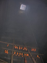 L'intérieur de la grande cheminée (tuyé) au Grand-Cachot. Cliché personnel