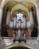 Vue du grand orgue Riepp de la cathédrale de Dijon (restauré en 1996). Cliché personnel (juin 2009)