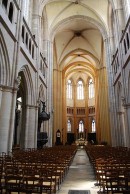 Vue axiale de la nef de la cathédrale de Dijon. Cliché personnel (juin 2009)