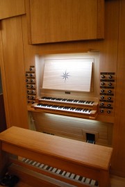 Vue de la console de l'orgue Metzler. Cliché personnel