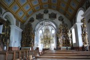 Vue panoramique de la nef avec ses cinq autels. Cliché personnel