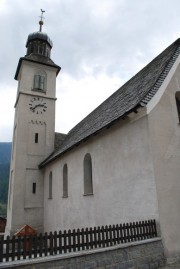 Vue de l'église de Gluringen. Cliché personnel (juillet 2009)