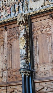 Pour finir: la très belle statue de la Vierge à l'Enfant (vers 1290) au trumeau du portail principal, en Ouest. Cliché personnel (août 2009)