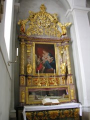 Autel latéral nord de l'église. Tableau de la Vierge de 1831. Reliques de Ste Faustine. Cliché personnel