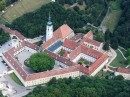 Vue de l'abbaye de Heiligenkreuz. Crédit: //de.wikipedia.org/wiki/Stift_Heiligenkreuz