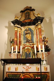 Un superbe autel baroque dans une chapelle à droite en entrant. Cliché personnel