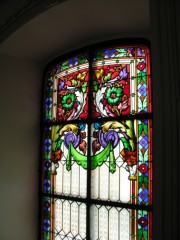 Détail d'une vitrail de l'église de Montfaucon depuis la tribune de l'orgue. Cliché personnel