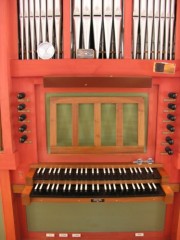 Eglise de St-Brais. Console de l'orgue Metzler. Cliché personnel