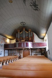 Vue intérieure en direction de l'orgue Kuhn. Cliché personnel