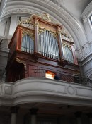 Vue de l'orgue Kuhn (2010) de l'église Ste-Croix de Carouge. Cliché personnel (oct. 2010)
