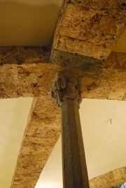 Crypte: la croisée de la voûte romane surbaissée. Cliché personnel