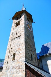 Vue de l'église de Zillis (tour romane). Cliché personnel (juill. 2010)