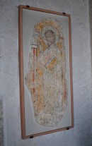 Peinture murale récupérée de l'ancien choeur roman, probablement un Apôtre (?). Cliché personnel
