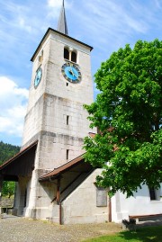 Vue de la tour du Temple de Chézard-St-Martin. Cliché personnel (mai 2011)