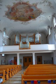 Vue de la nef avec l'orgue Metzler. Cliché personnel