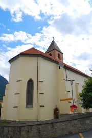 Vue de l'église de Ramosch. Cliché personnel (juillet 2011)