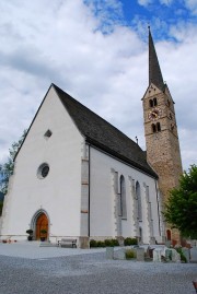 Vue de l'église de Scuol. Cliché personnel