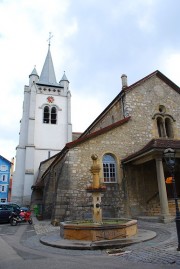 Vue extérieure de l'église. Cliché personnel (mai 2012)