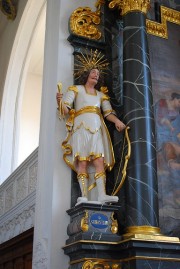 Une des nombreuses statues: ici saint Sébastien. Cliché personnel