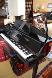 Notre piano Yamaha numérique GT2. Cliché personnel (août 2012)
