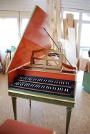 Le clavecin dernier-né de J.M. Chabloz, inspiré du clavecin historique d'Assas. Cliché personnel (janvier 2013)