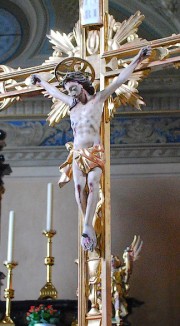 Un magnifique crucifix à l'entrée du choeur. Cliché personnel