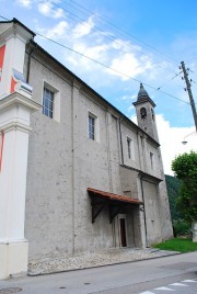 Vue extérieure de l'église S. Giorgio de Losone. Cliché personnel (juin 2012)