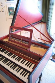 Vue de notre clavecin Sassmann 2.15, selon les critères historiques flamands. Cliché personnel