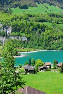 Vue sur le petit lac de Lungern (haut du demi-canton d'Obwald). Cliché personnel (mai 2013)