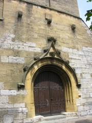 Temple de St-Blaise. Porche de style gothique tardif. Cliché personnel