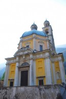 Vue de l'église Santa Croce à Riva San Vitale. Cliché personnel (sept. 2013)