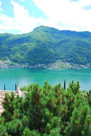 Vue sur le lac de Lugano depuis la descente vers l'église. Cliché personnel