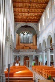 Vue de la nef avec le grand orgue. Cliché personnel