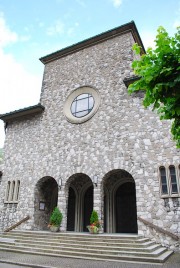 Eglise catholique de Netstal (façade). Cliché personnel (juillet 2014)