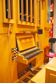 Vue de la console de l'orgue Mathis. Cliché personnel