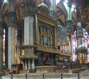 Dôme de Milan: orgue historique Nord (Antegnati), avec, à la suite, un des buffets modernes de Tamburini. Source: it/wikipedia.org