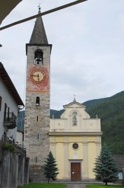 Vue de l'église, façade. Cliché personnel (juin 2016)